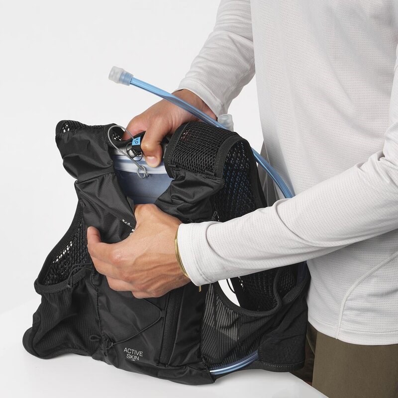 Salomon Rucksack ACTIVE SKIN 4 SET - SCHWARZ / METALL